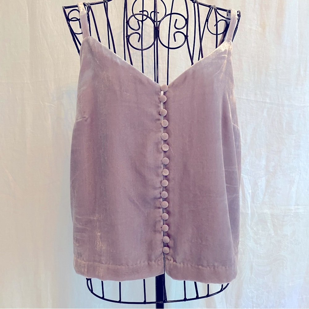Madewell sleeveless top, lillac v neck front and back w button up front. Sz 4